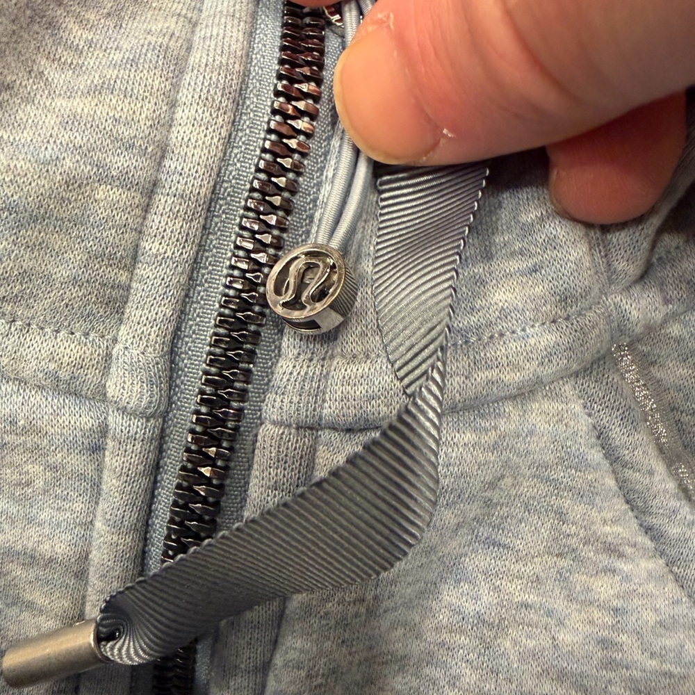 Lululemon Women’s Gray Zip-Up Hoodie Size 6 - Picture 3 of 11